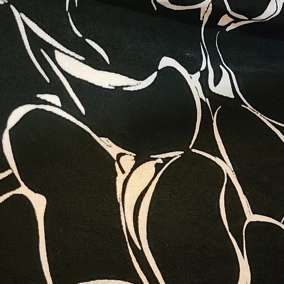 Chico’s Travelers Black knit Top Size 2 - Picture 3 of 7